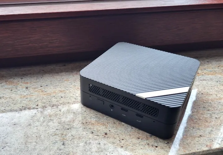 Mini PC Minisforum UM773 con el nuevo procesador AMD Ryzen 7 7735HS y tarjeta gráfica Radeon 680m integrada.