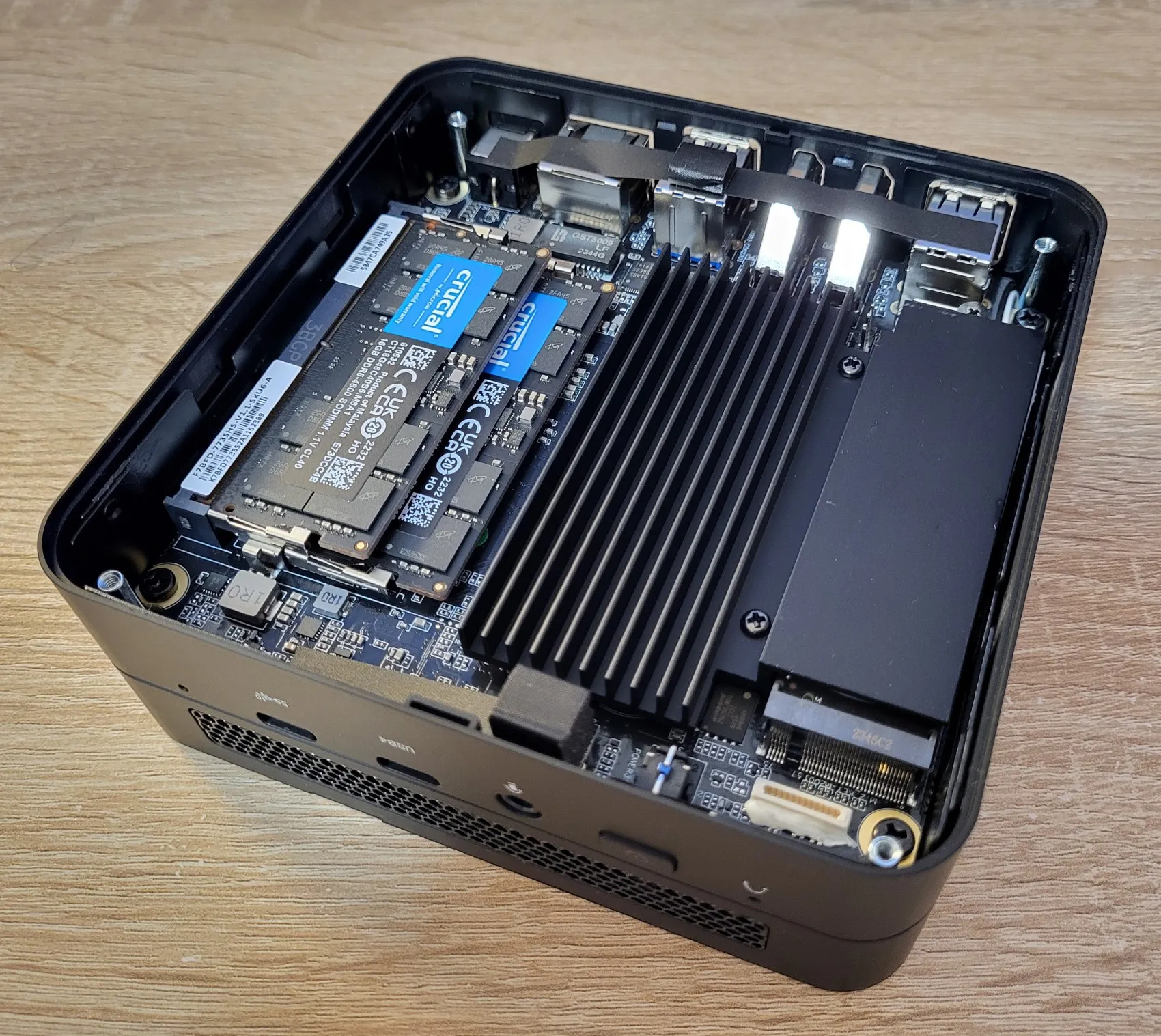 Yeni AMD Ryzen 7 7735HS işlemcili mini PC.