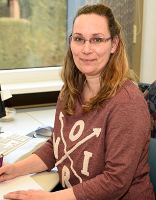 Anja Galgon arbeitet bei der Friedhelm Selbach GmbH in der Marketing-Abteilung Anja Galgon arbeitet bei der Friedhelm Selbach GmbH in der Marketing-Abteilung