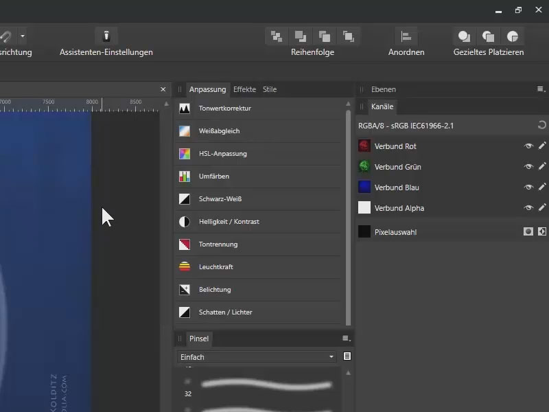 Benutzeroberfläche von Affinity Photo mit den Bereichen Anpassung, Pinsel, Ebenen und Kanäle. Benutzeroberfläche von Affinity Photo mit den Bereichen Anpassung, Pinsel, Ebenen und Kanäle.