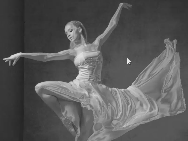 Tänzerin in Schwarz-Weiß, mit Metall-Look