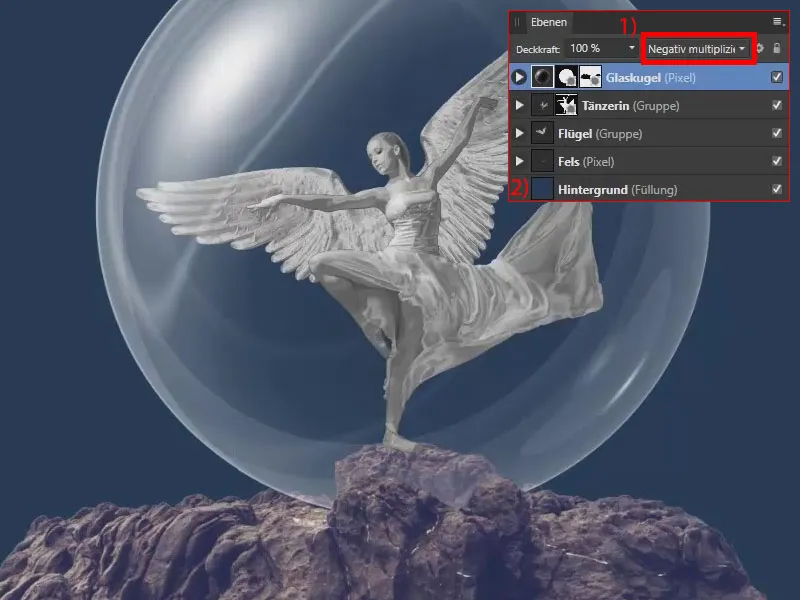 Affinity Photo-Tutorial: Zwischenergebnis mit Weihnachtsengel auf einem Felsen, in einer Glaskugel