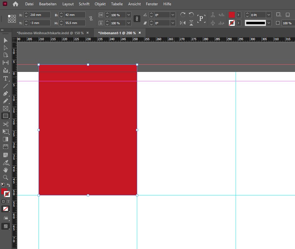Ziehe in der Kachel rechts neben der Falz-Hilfslinie ein rotes Rechteck auf. Weihnachtskarte in InDesign erstellen: Rahmen für den Text auf der Vorderseite