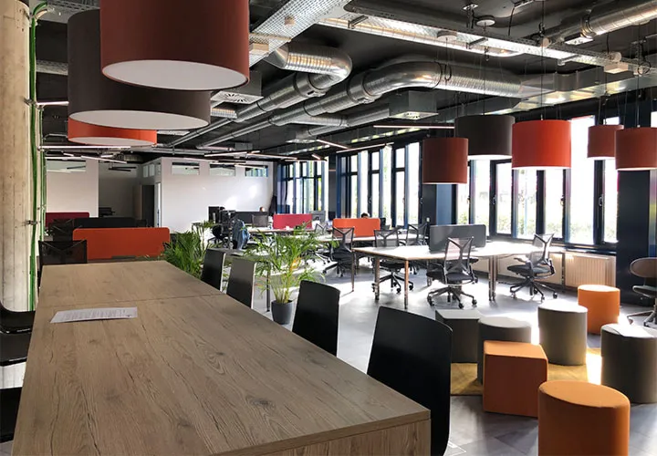 Co-Working-Space, thuiswerken, kantoor - de lichten, de schaduwen