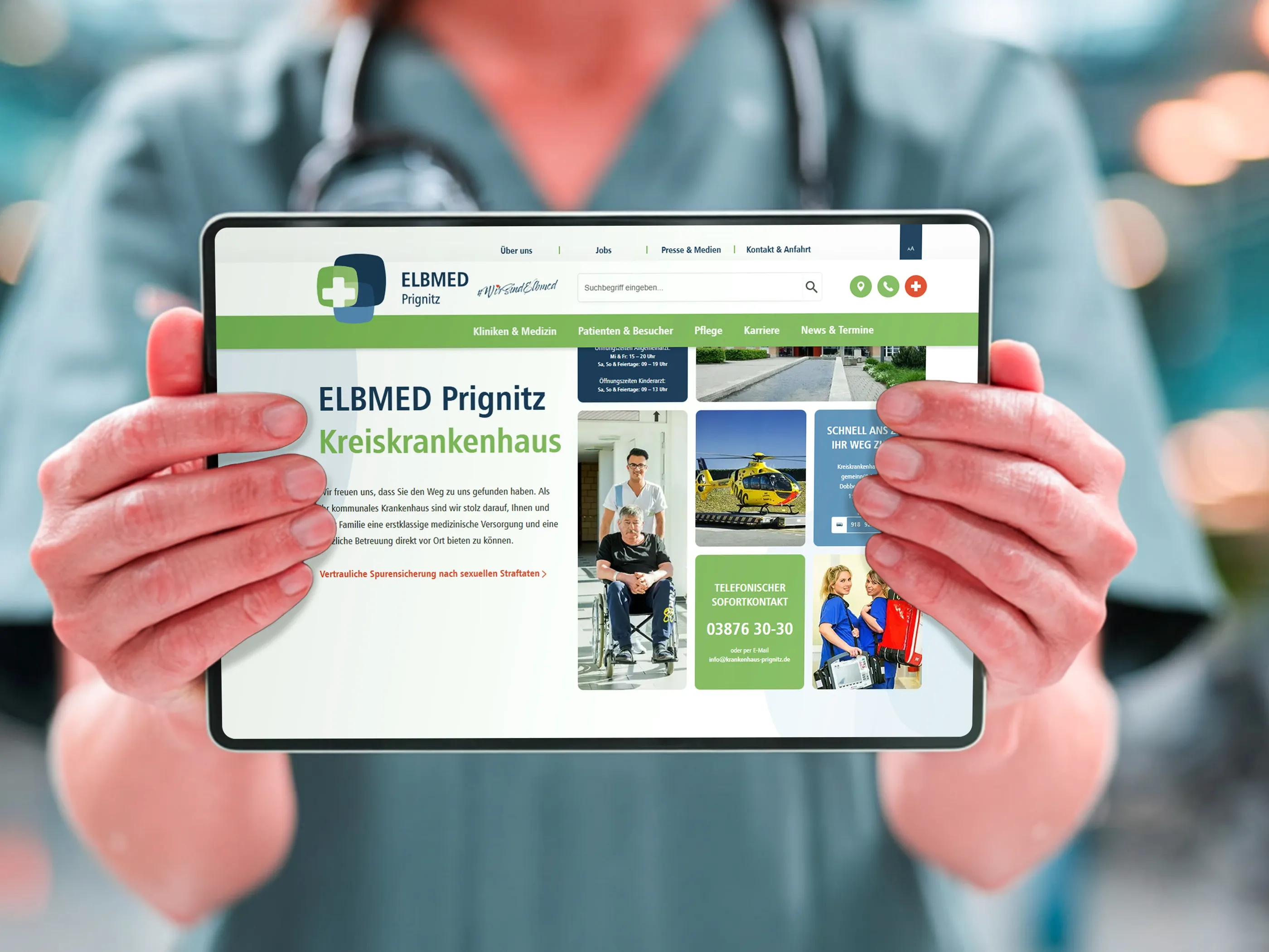 Krankenhaus Website Design: Funktional statt überladen | ELBMED Prignitz Beispiel ELBMED Prignitz Krankenhaus Website Design auf Tablet - Benutzerfreundliches Layout mit klarer Navigation und strukturiertem Content ohne ablenkende Elemente