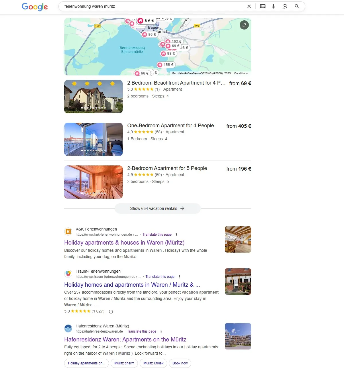 Screenshot der Google-Suchergebnisse demonstriert den Erfolg der Multisite-Strategie: Zwei Websites des gleichen Kunden (K&K Ferienwohnungen und Hafenresidenz Waren) belegen Platz 1 und 3 in