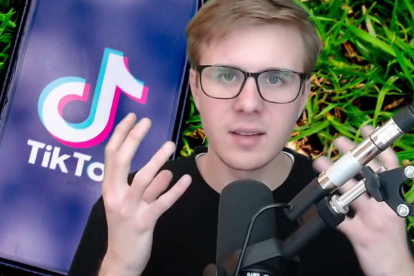 TikTok-marknadsföringstutorial: 10.9 | Räckviddstips 8: Socialt bevis genom kända personer.