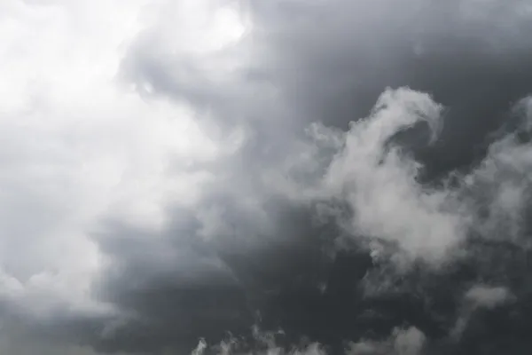 10 stürmische Wolken-Bilder als Overlays zum Austauschen des Himmels – Version 2