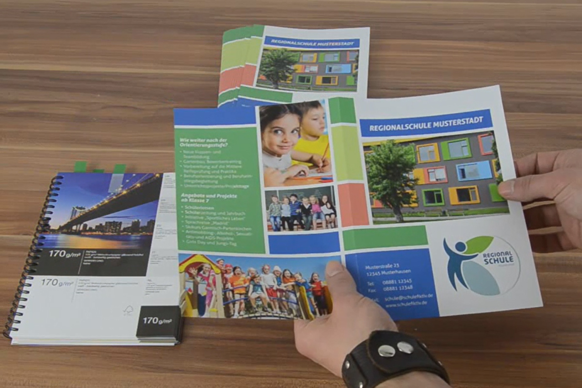 Brettflyer DIN A5 - Stående format med 4 sider design og trykk Del 2