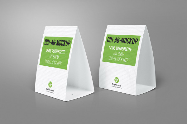 Mockup: zwei gesteckte Tischaufsteller im DIN-Format, seitliche Ansicht