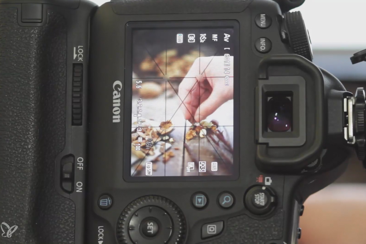 Matfotografi med naturligt ljus och blixtar - 1.4 Komposition: Bygg upp kompositionen och bildens element.
