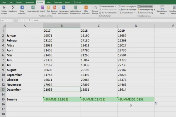 Excel tutorial: Pivot, charts and table design for clear data presentation - 2.5 Displaying formulas