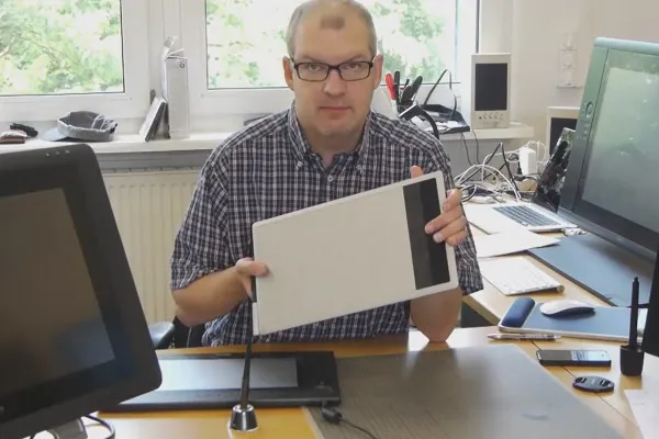 Digital bildebehandling for airbrush-kunstnere: Maskinvare – Presentasjon av grafiske brett og pen display