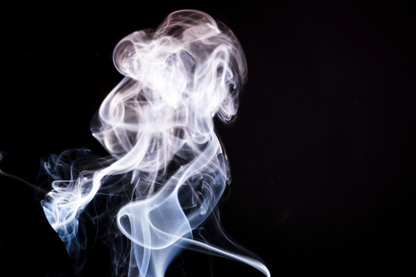 Smoke-kerrostumat - kuvia valkoisesta savusta ja savusta