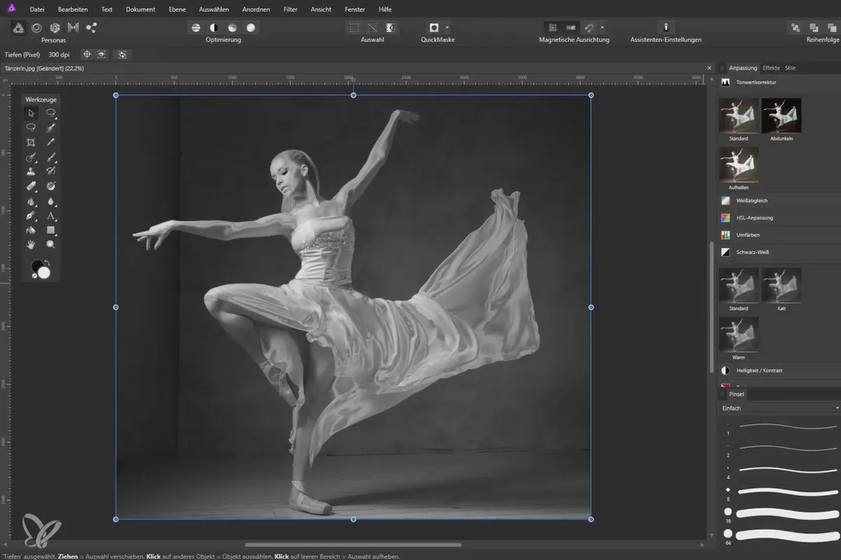 Composición en Affinity Photo: Ángel de Navidad - 1 bailarina con aspecto metálico