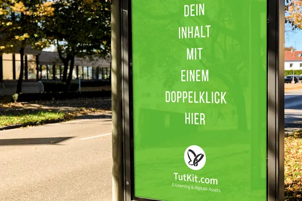 Mockup für ein Plakat an einer Straße