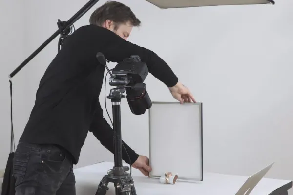 Einstieg in die Produktfotografie – 5.1 Lichtsetup für Schmuck in der Serienaufnahme