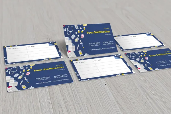 Templat Photoshop mockup untuk enam kartu nama dalam format horizontal