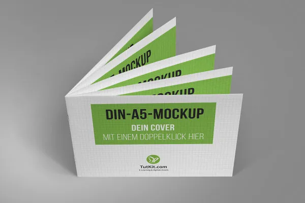 Mockup per opuscoli in formato A5 orizzontale: opuscolo aperto con pagine interne mostrate.
