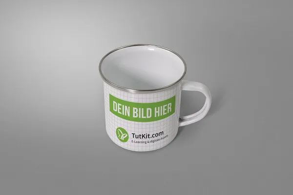 Mockup: Cangkir kopi dengan pinggiran perak yang dibulatkan.