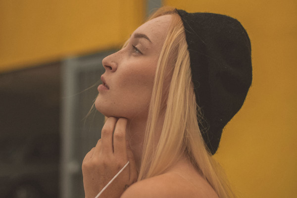 Preset for moody looks: 11 | Dim Desat