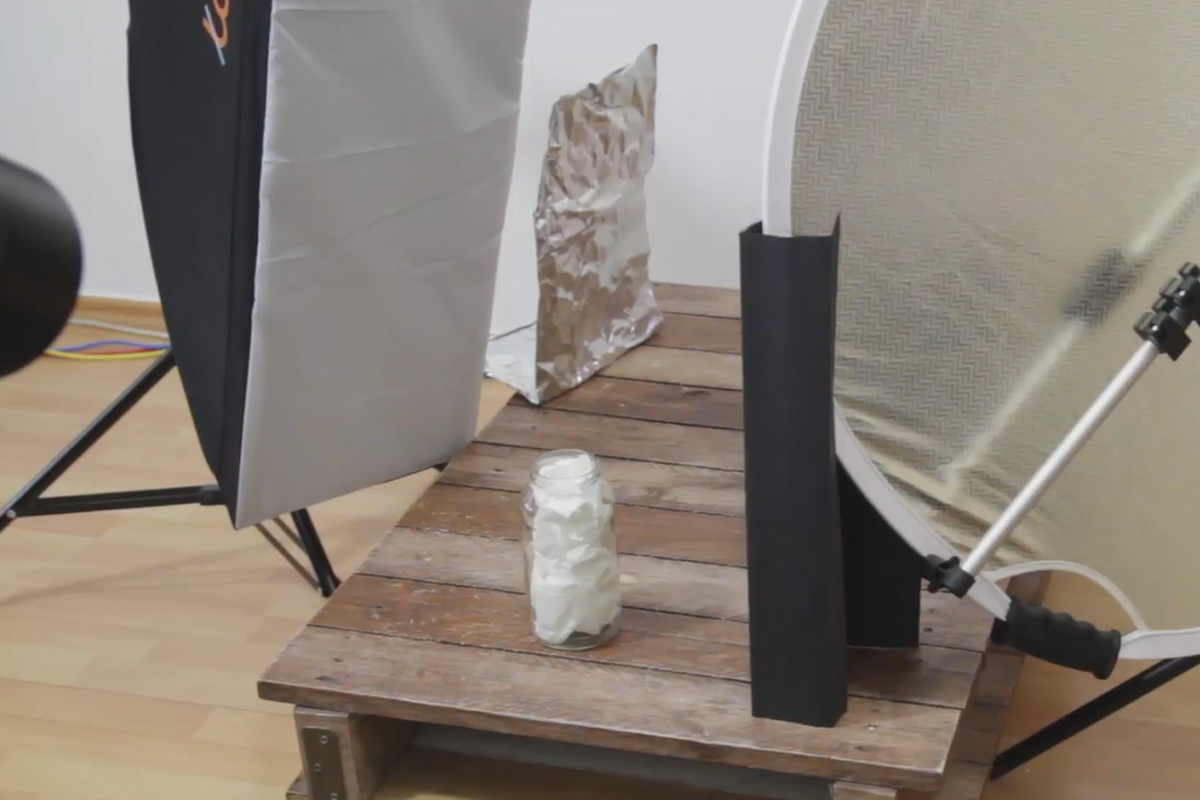 Matfotografering med naturligt ljus och blixtar - 2,5 reflektorer: Optimering och mer komplex ljussättning.
