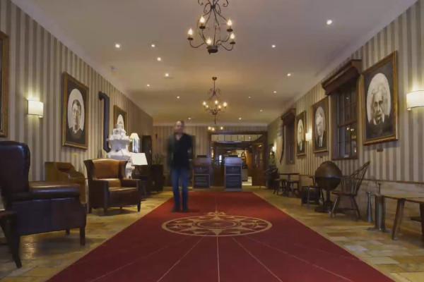 Fotografía de hoteles: técnica, temas y práctica - 13 Lobby con desenfoque de movimiento