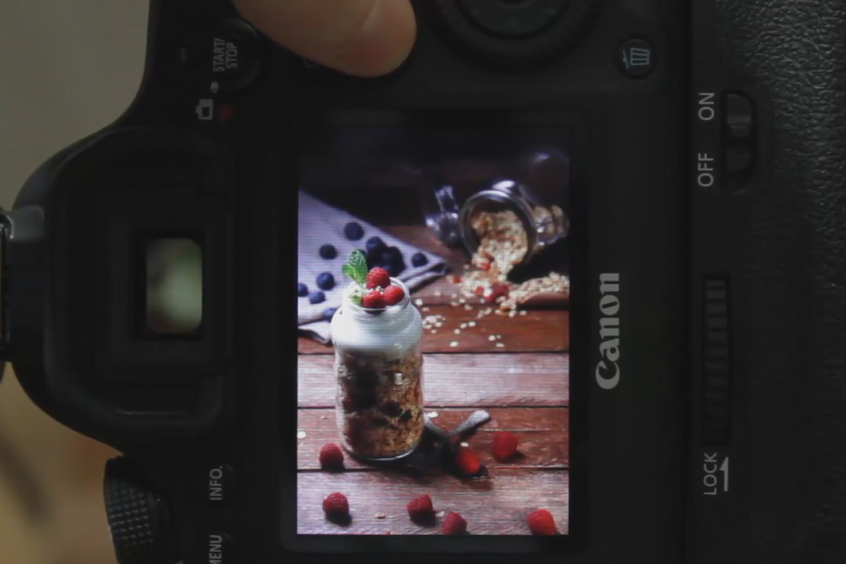 Matfotografering med naturligt ljus och blixtar - 2.6 Bordsdekoration: Komplett bildkomposition
