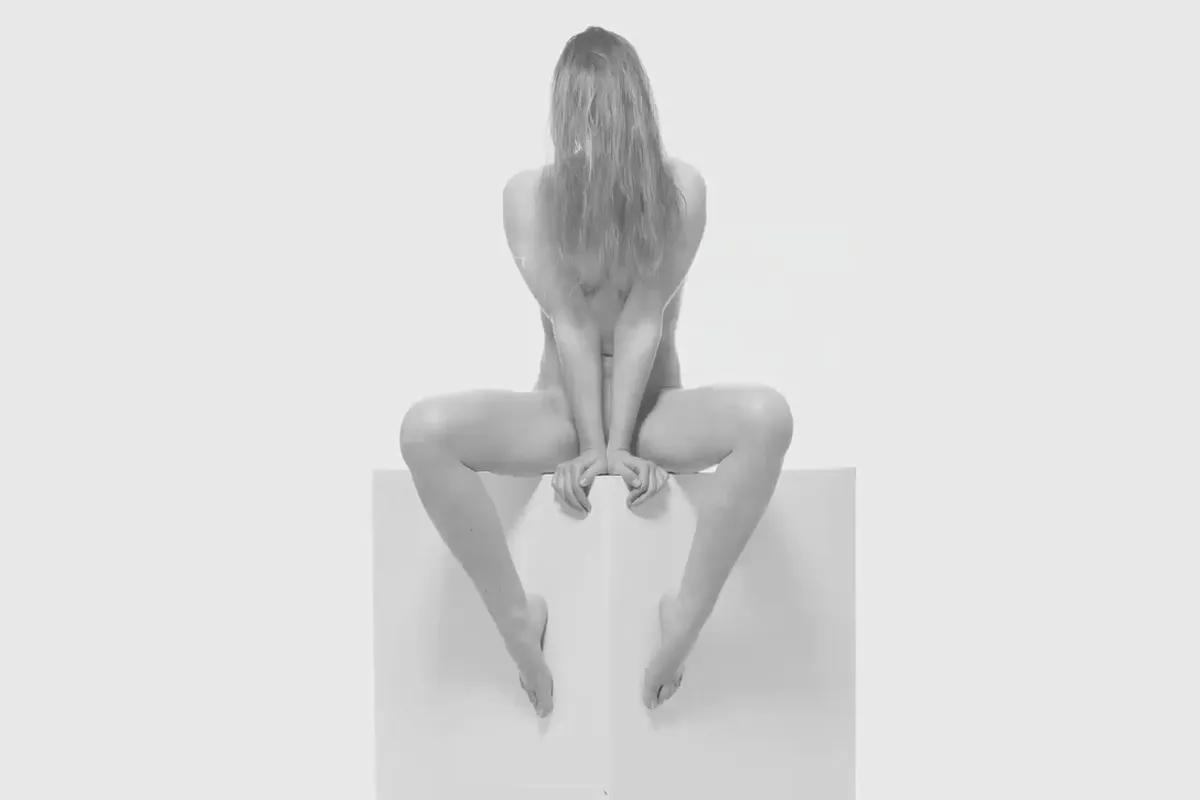 Классическая актовая фотография в профессиональном студийном свете – 4.3 Постобработка в Lightroom: High-key.