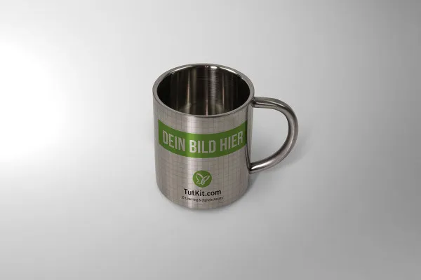 Mockup: Metallische Kaffeetasse mit Henkel