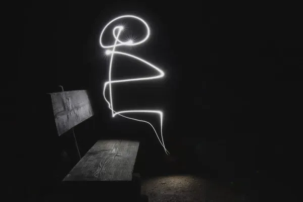 Fotografi malam: Teknik, Motif & Praktik: 4.1 Lightpainting - Pria di Bangku