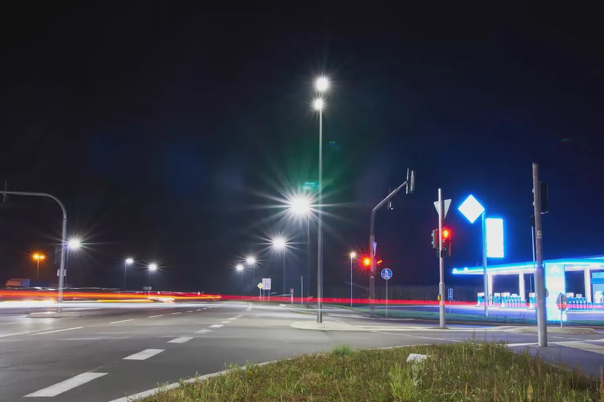 Nachtfotografie: Technik, Motive & Praxis: 4.4 Lichtschweife auf der Straße