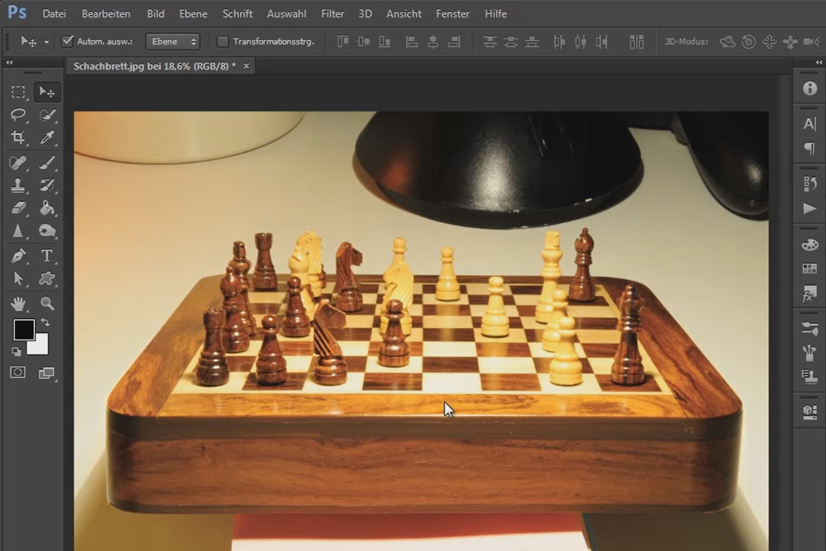 Photoshop-Kompositio - Shakkilauta - Osa 09: Shakkilaudan irtileikkaus, korjaus ja valmistelu
