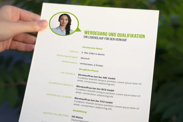 Template mockup Photoshop untuk flyer satu halaman berukuran A4 dalam format portrait - Versi 3.