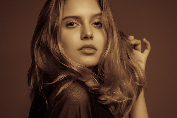 Preajuste para looks de moda y belleza (Lightroom, Camera Raw): 21 | Brown Yellow