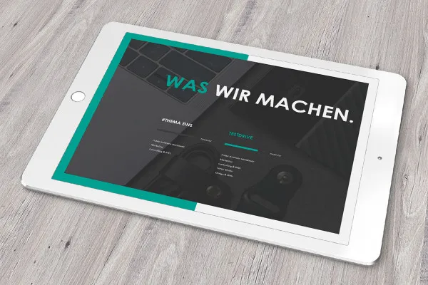 Photoshop-Mockup-Vorlage für ein Tablet - Version 2