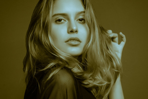 Preajuste para looks de moda y belleza (Lightroom, Camera Raw): 24 | Hoja verde brillante
