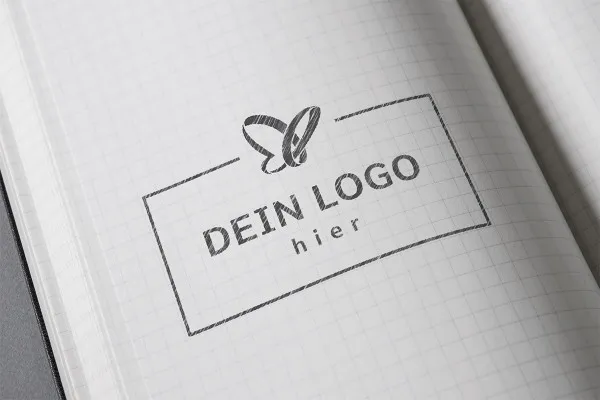 Photoshop-mockup-skabelon til logoer: Blyanttegning, rutet papir