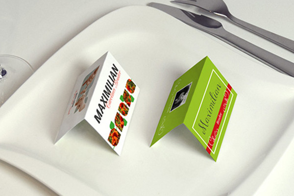 Photoshop-mockup-esitysmallipohja pöytä- / paikkakortteja varten - versio 2.