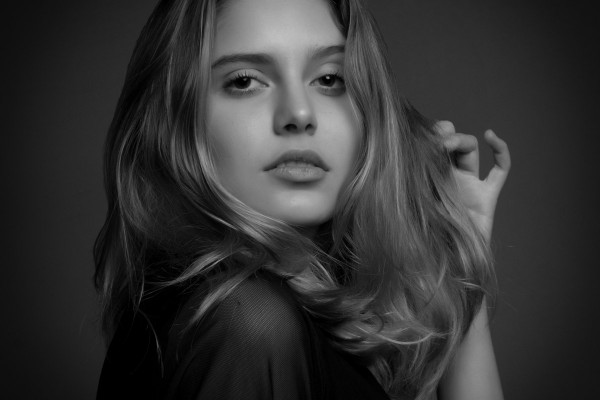 Preajuste para looks de moda y belleza (Lightroom, Camera Raw): 35 | BW Vignette Dark