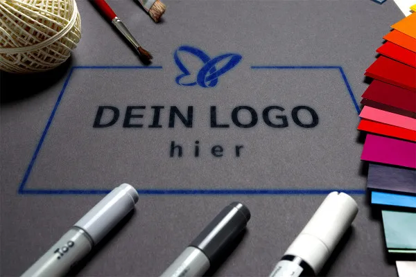Photoshop mockup skabelon til logoer: vandfarver
