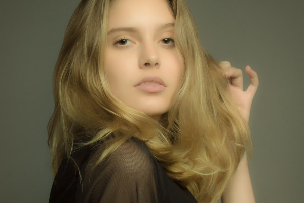 Preajuste para looks de moda y belleza (Lightroom, Camera Raw): 45 | Amarillo brillante