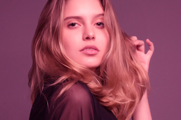 Preajuste para looks de moda y belleza (Lightroom, Camera Raw): 46 | Neon Light