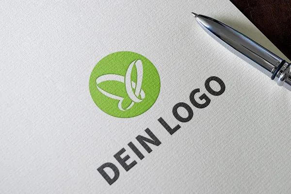 Photoshop-Mockup-Vorlage für Logos: Aufdruck auf Papier