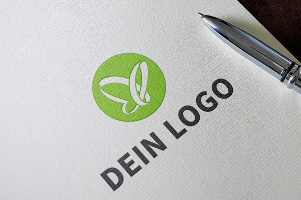 Photoshop-Mockup-skabelon til logoer: Tryk på papir