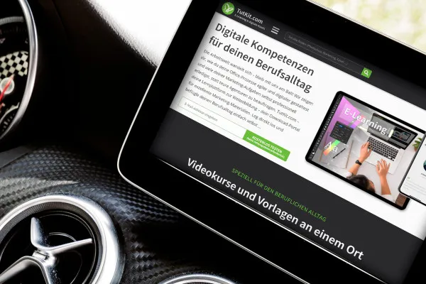 Photoshop-Mockup für Navi-Display im Auto