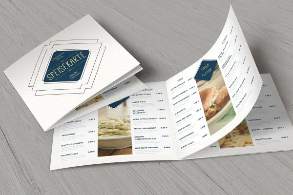 Photoshop-Mockup-Vorlage für einen mehrseitigen Flyer im Quadratformat - Variante 1