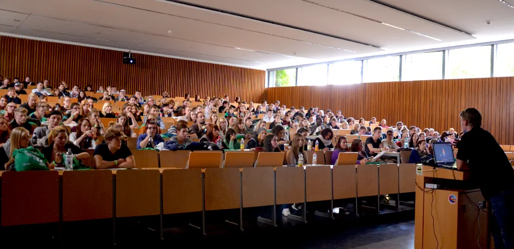 Matthias Petri durante uma palestra