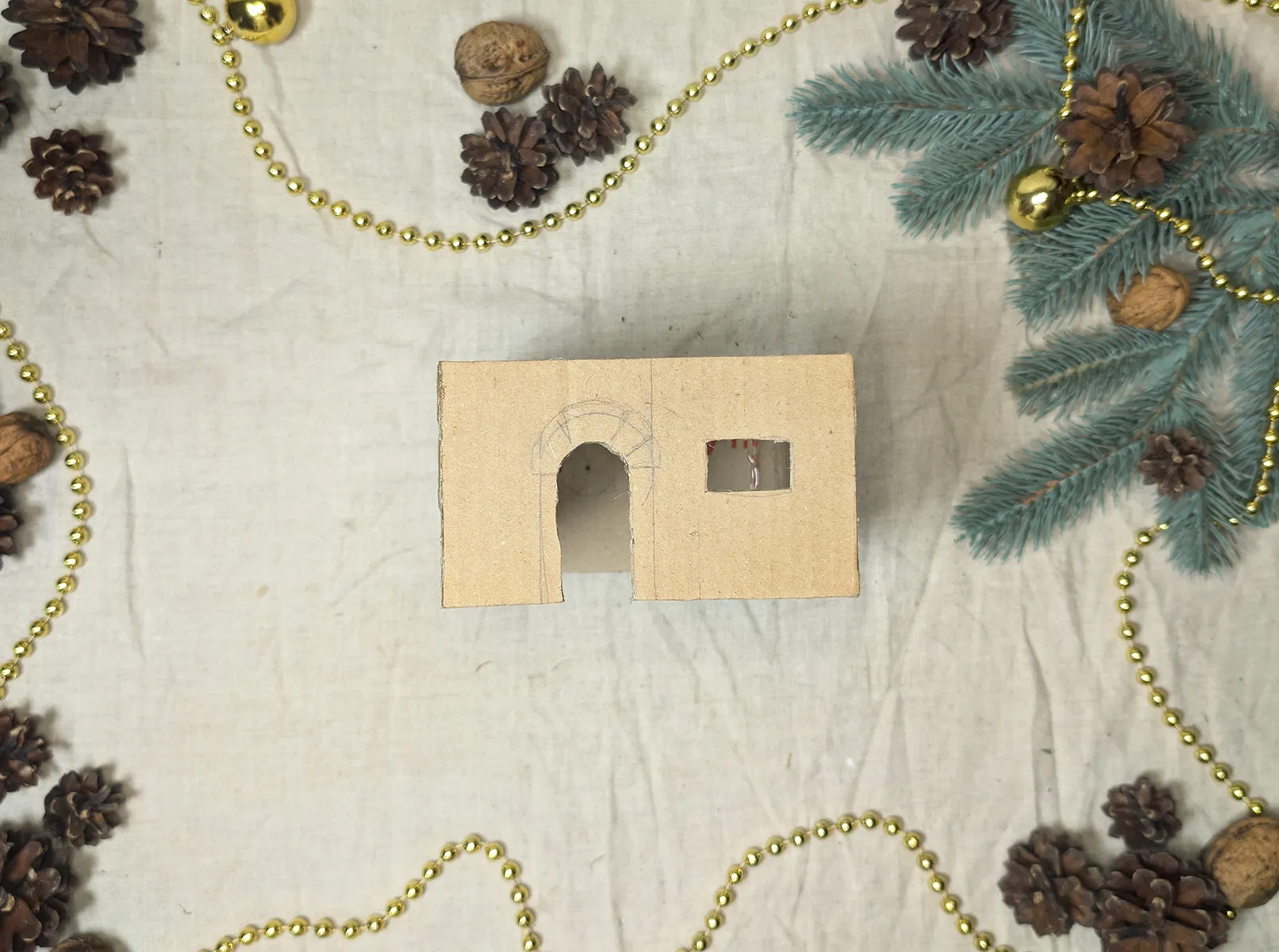 Petunjuk langkah demi langkah untuk membangun rumah Natal: Gambar 2
