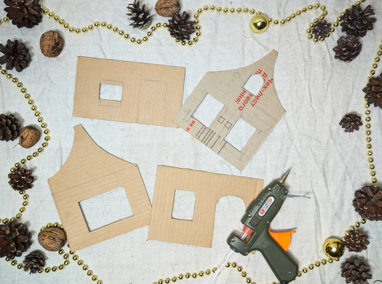 Petunjuk langkah demi langkah untuk membangun rumah Natal: Gambar 7